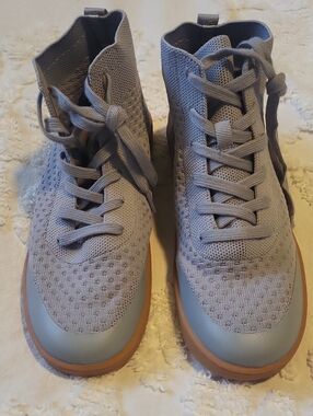 Suavs Light Gray Knit High-Top Sneakers with Gum Sole Wo's 9 NWOT